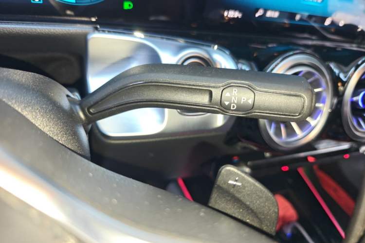 Used Mercedes-Benz GLB 2021 GLB 200 Dynamic Edition Gear Lever
