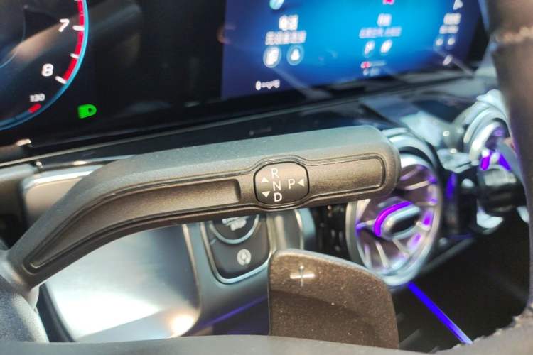 Used Mercedes-Benz GLB 2021 GLB 200 Dynamic Edition Gear Lever