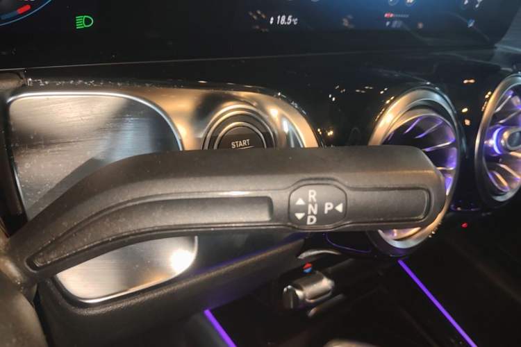 Used Mercedes-Benz GLB 2021 GLB 200 Dynamic Edition Gear Lever