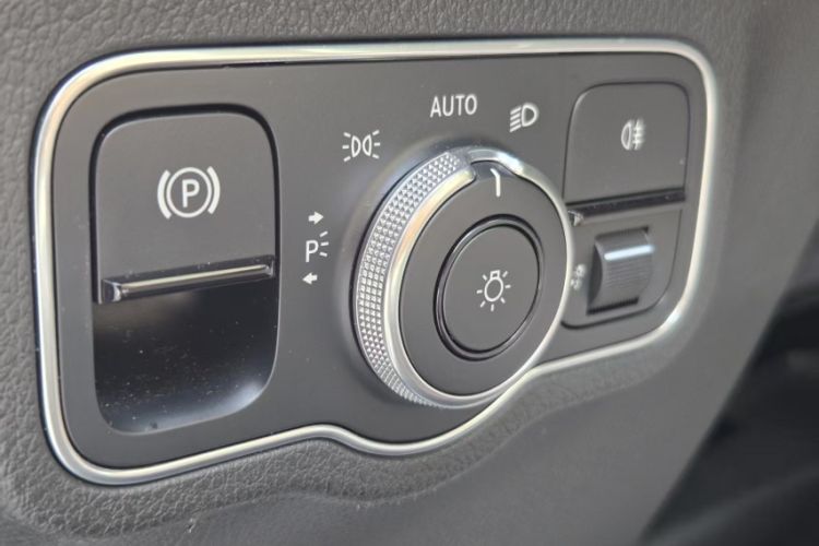 Used Mercedes-Benz GLB 2021 GLB 200 Dynamic Edition Interior 2