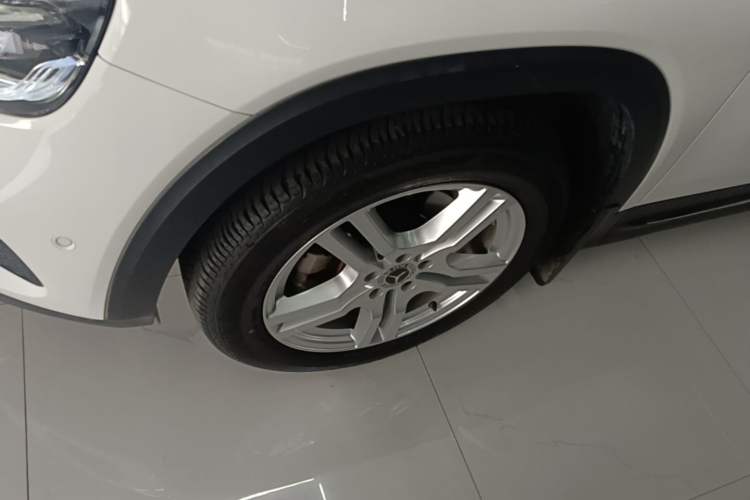 Used Mercedes-Benz GLB 2021 GLB 200 Dynamic Edition Left Front Wheel Hub