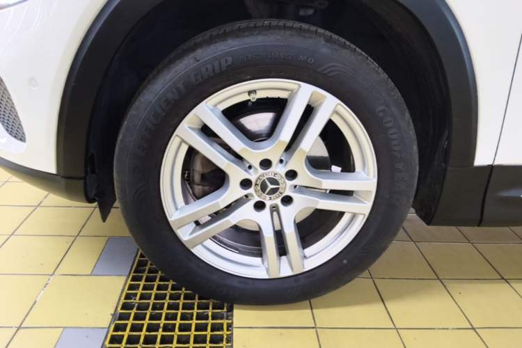 Used Mercedes-Benz GLB 2021 GLB 200 Dynamic Edition Left Front Wheel Hub