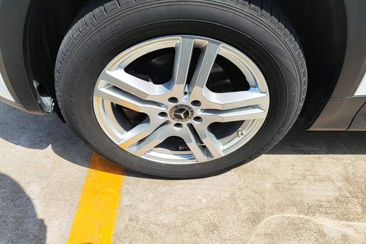 Used Mercedes-Benz GLB 2021 GLB 200 Dynamic Edition Left Front Wheel Hub