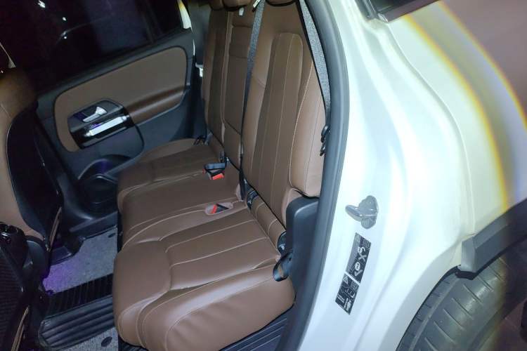 Used Mercedes-Benz GLB 2021 GLB 200 Fashion Model Left Rear Seat