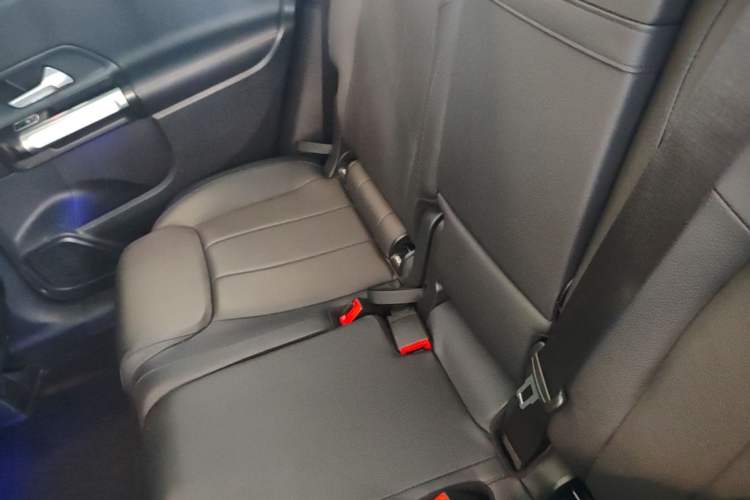 Used Mercedes-Benz GLB 2021 GLB 200 Fashion Model Left Rear Seat