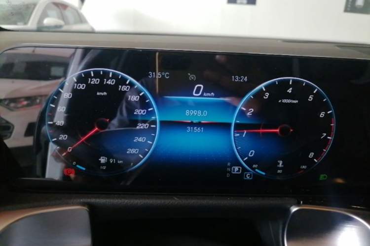 Used Mercedes-Benz GLB 2021 GLB 200 Fashion Model Odometer Close Up