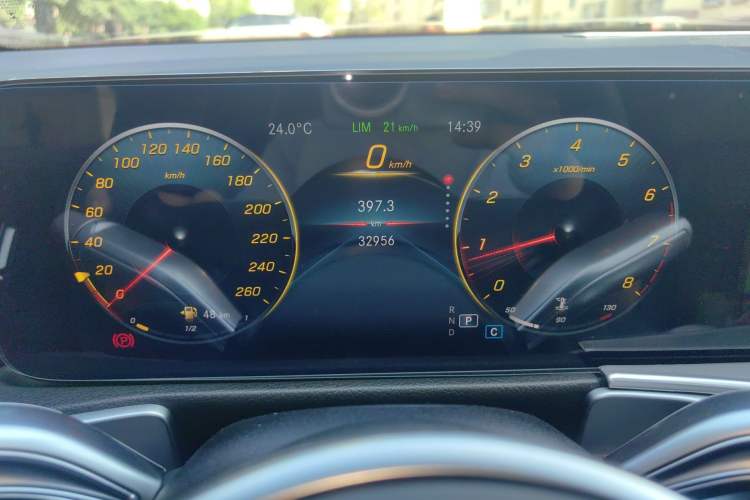 Used Mercedes-Benz GLB 2021 GLB 200 Fashion Model Odometer Close Up