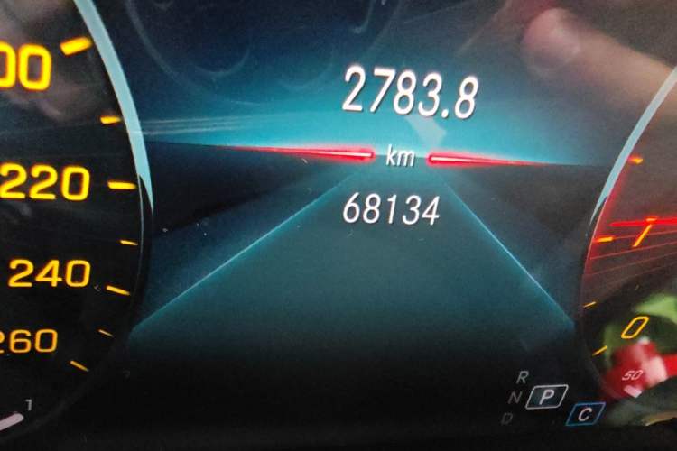 Used Mercedes-Benz GLB 2021 GLB 200 Fashion Model Odometer Close Up