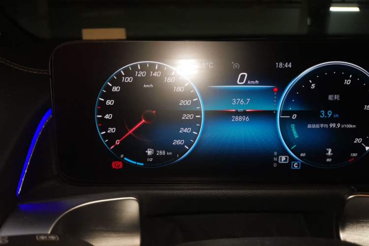 Used Mercedes-Benz GLB 2021 GLB 200 Fashion Model Odometer Close Up