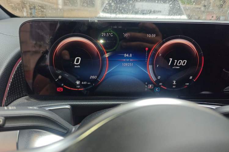 Used Mercedes-Benz GLB 2021 GLB 200 Dynamic Edition Odometer Close Up