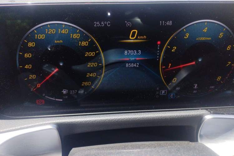 Used Mercedes-Benz GLB 2021 GLB 200 Dynamic Edition Odometer Close Up