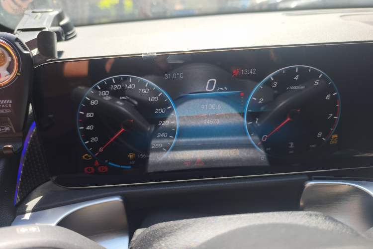 Used Mercedes-Benz GLB 2021 GLB 200 Fashion Model Odometer Close Up