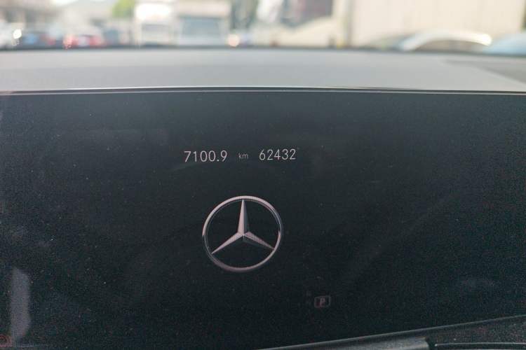 Used Mercedes-Benz GLB 2021 GLB 200 4MATIC Odometer Close Up