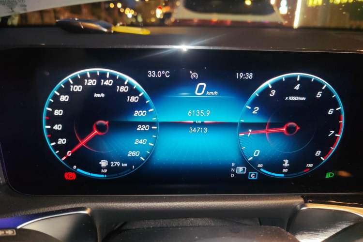 Used Mercedes-Benz GLB 2021 GLB 200 Dynamic Edition Odometer Close Up