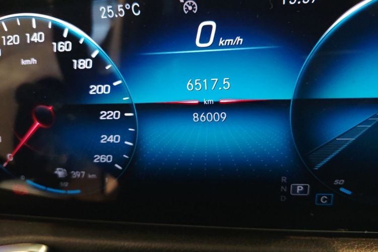 Used Mercedes-Benz GLB 2021 GLB 200 Fashion Model Odometer Close Up