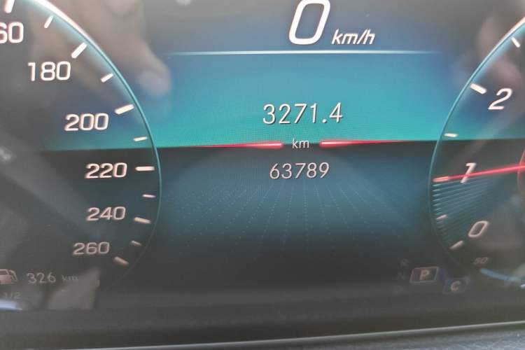 Used Mercedes-Benz GLB 2021 GLB 200 Dynamic Edition Odometer Close Up