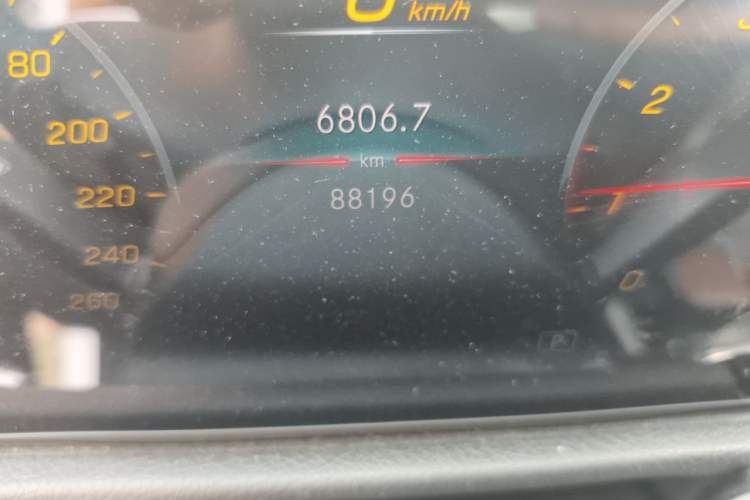 Used Mercedes-Benz GLB 2021 GLB 200 Fashion Model Odometer Close Up
