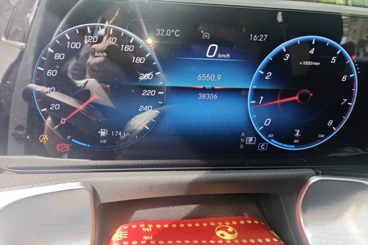 Used Mercedes-Benz GLB 2021 GLB 200 Dynamic Edition Odometer Close Up