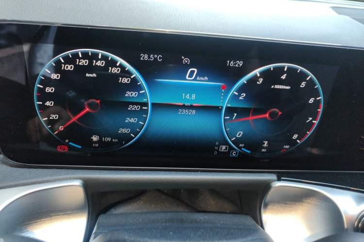 Used Mercedes-Benz GLB 2021 GLB 200 Dynamic Edition Odometer Close Up