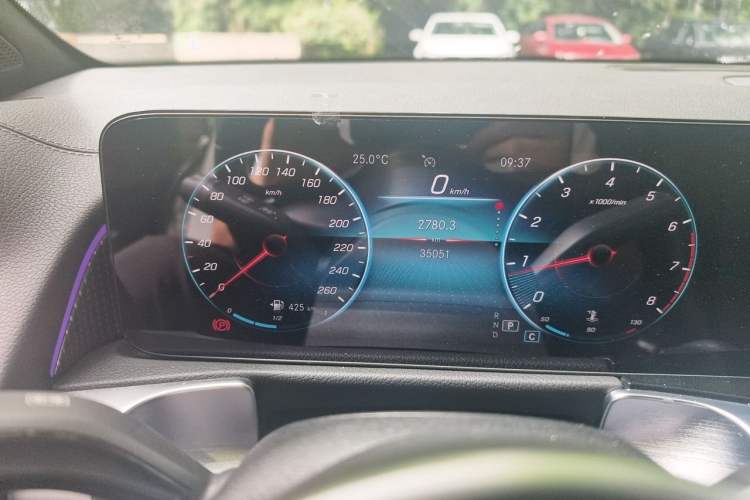 Used Mercedes-Benz GLB 2021 GLB 200 Fashion Model Odometer Close Up