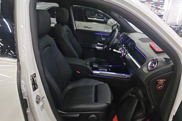 Used Mercedes-Benz GLB 2021 GLB 200 Dynamic Edition Right Front Seat