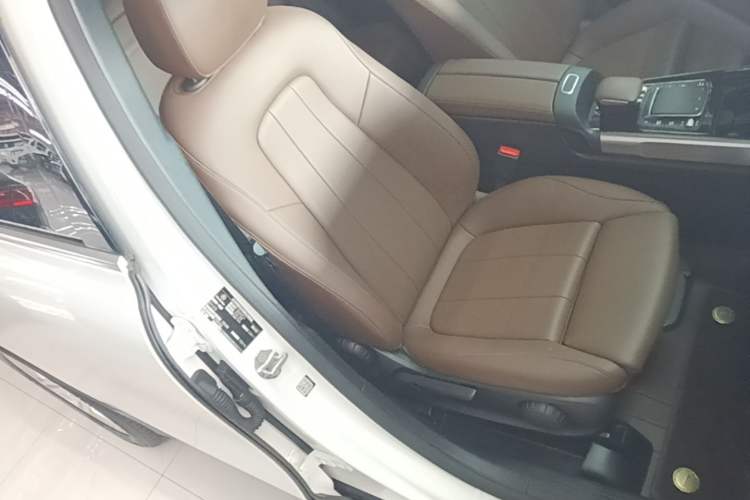 Used Mercedes-Benz GLB 2021 GLB 200 Dynamic Edition Right Front Seat