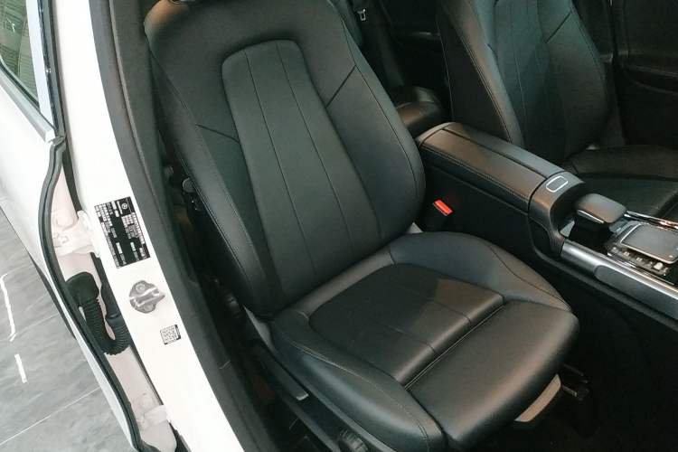 Used Mercedes-Benz GLB 2021 GLB 200 Dynamic Edition Right Front Seat