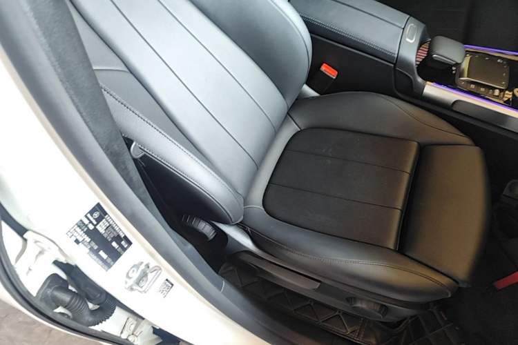 Used Mercedes-Benz GLB 2021 GLB 200 Dynamic Edition Right Front Seat