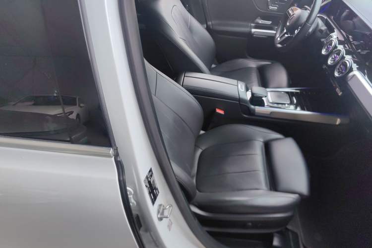 Used Mercedes-Benz GLB 2021 GLB 200 Fashion Model Right Front Seat