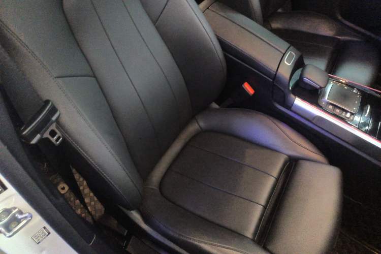 Used Mercedes-Benz GLB 2021 GLB 200 Fashion Model Right Front Seat