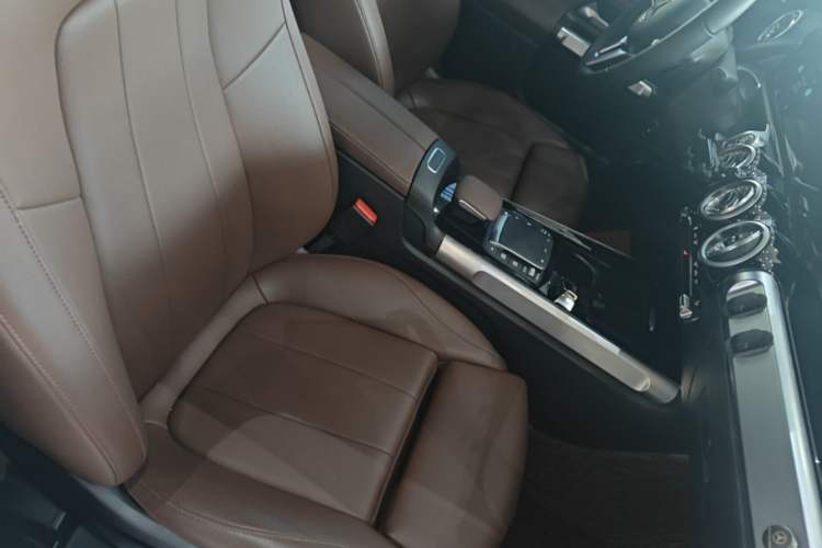 Used Mercedes-Benz GLB 2021 GLB 200 Fashion Model Right Front Seat