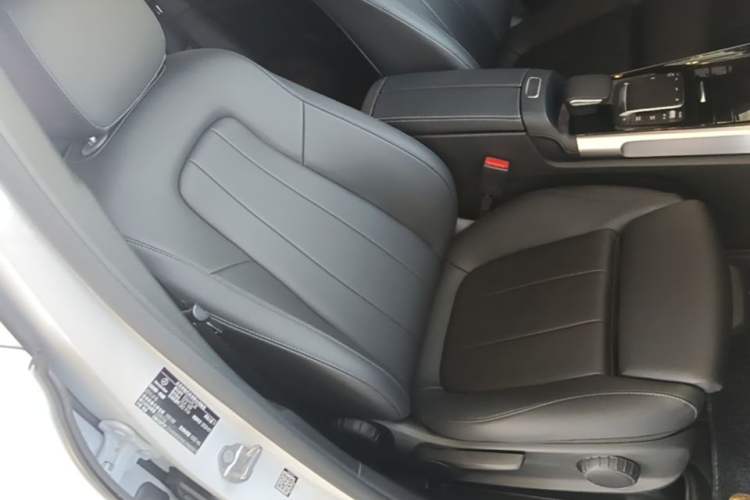 Used Mercedes-Benz GLB 2021 GLB 180 Dynamic Edition Right Front Seat
