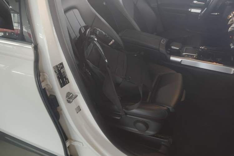 Used Mercedes-Benz GLB 2021 GLB 200 Dynamic Edition Right Front Seat
