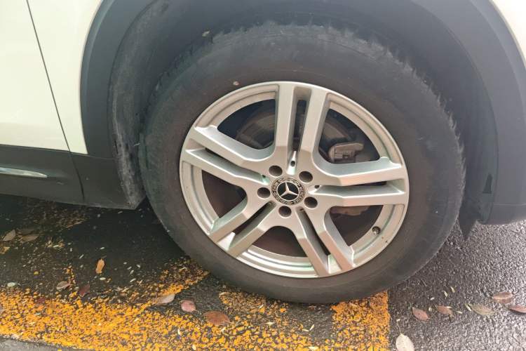 Used Mercedes-Benz GLB 2021 GLB 180 Dynamic Edition Right Front Wheel Hub