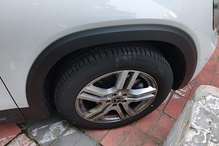 Used Mercedes-Benz GLB 2021 GLB 180 Dynamic Edition Right Front Wheel Hub