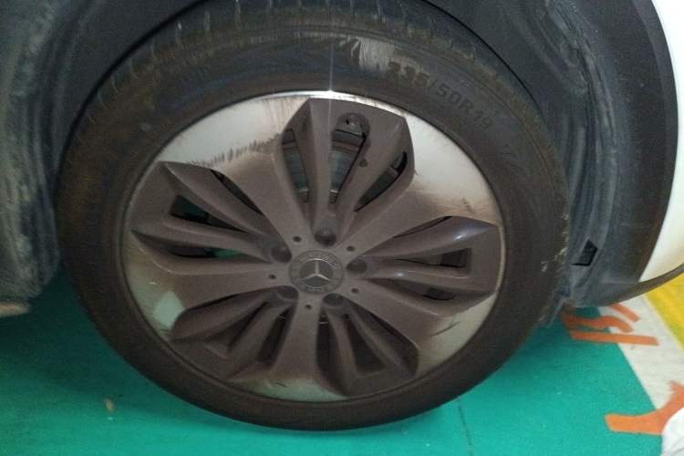 Used Mercedes-Benz GLB 2021 GLB 200 4MATIC Right Front Wheel Hub