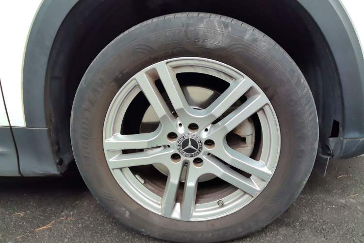 Used Mercedes-Benz GLB 2021 GLB 200 Dynamic Edition Right Front Wheel Hub
