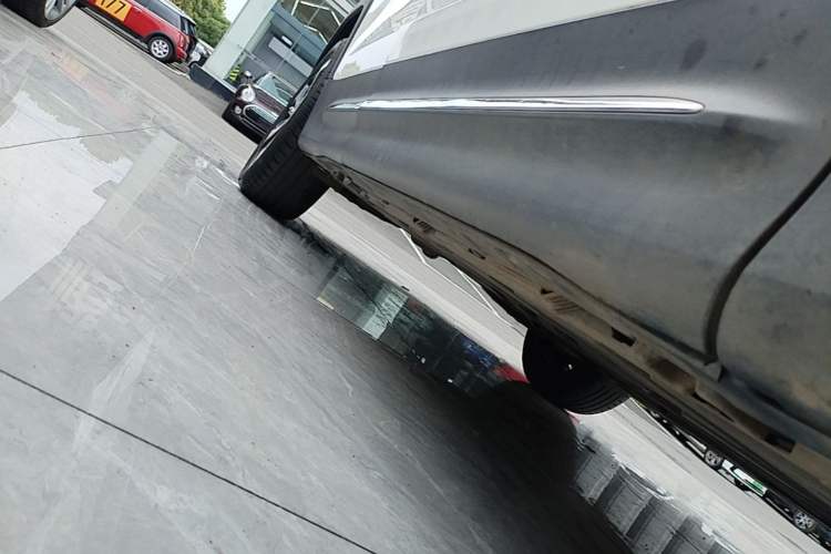 Used Mercedes-Benz GLB 2021 GLB 200 Fashion Model Right Side Sill
