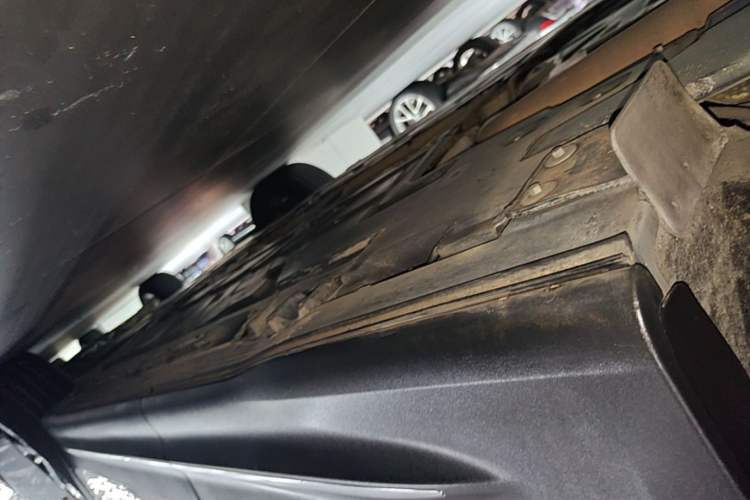 Used Mercedes-Benz GLB 2021 GLB 200 Fashion Model Right Side Sill