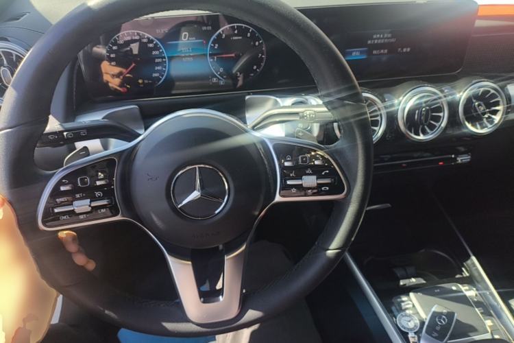 Used Mercedes-Benz GLB 2021 GLB 200 Dynamic Edition Steering Wheel