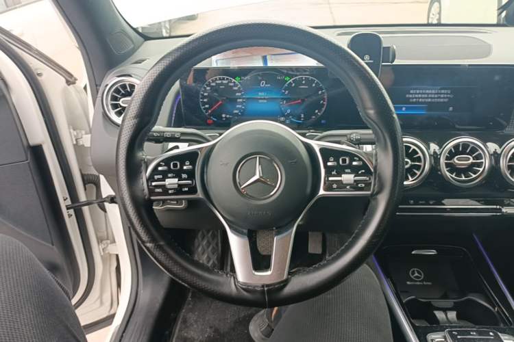 Used Mercedes-Benz GLB 2021 GLB 200 Dynamic Edition Steering Wheel