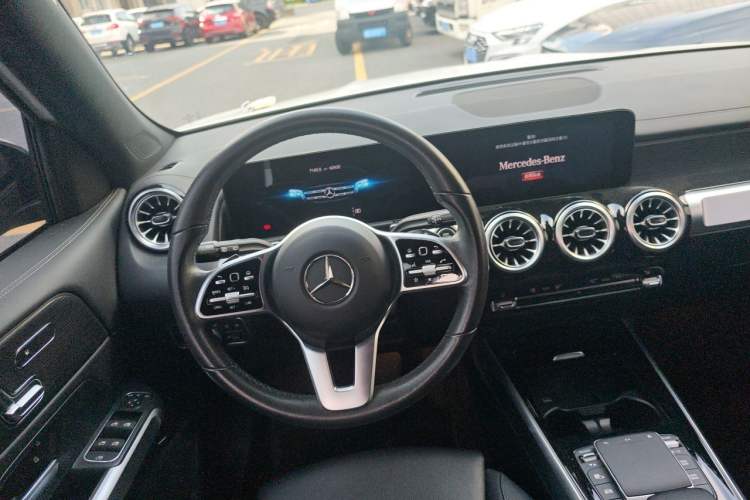 Used Mercedes-Benz GLB 2021 GLB 200 4MATIC Steering Wheel