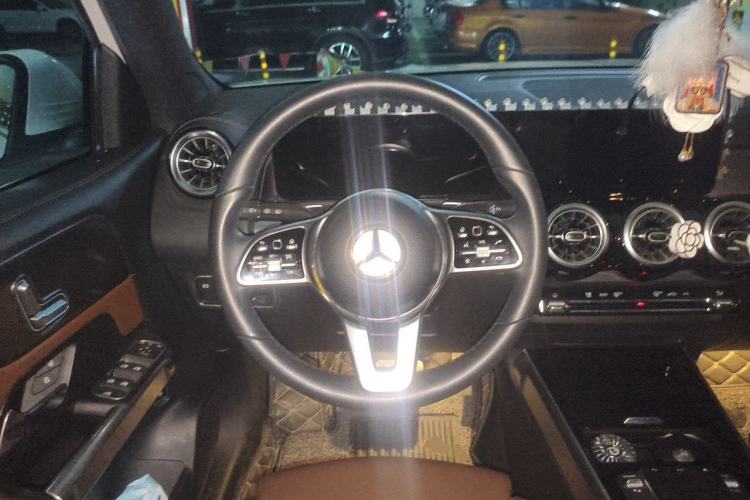 Used Mercedes-Benz GLB 2021 GLB 200 Dynamic Edition Steering Wheel