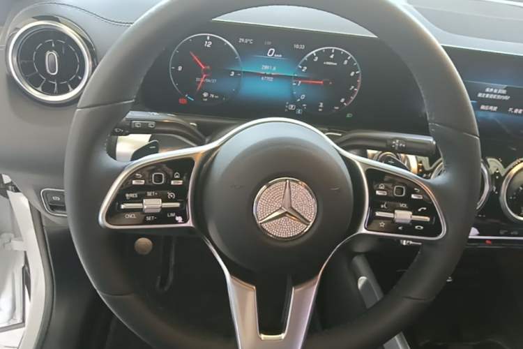 Used Mercedes-Benz GLB 2021 GLB 180 Dynamic Edition Steering Wheel