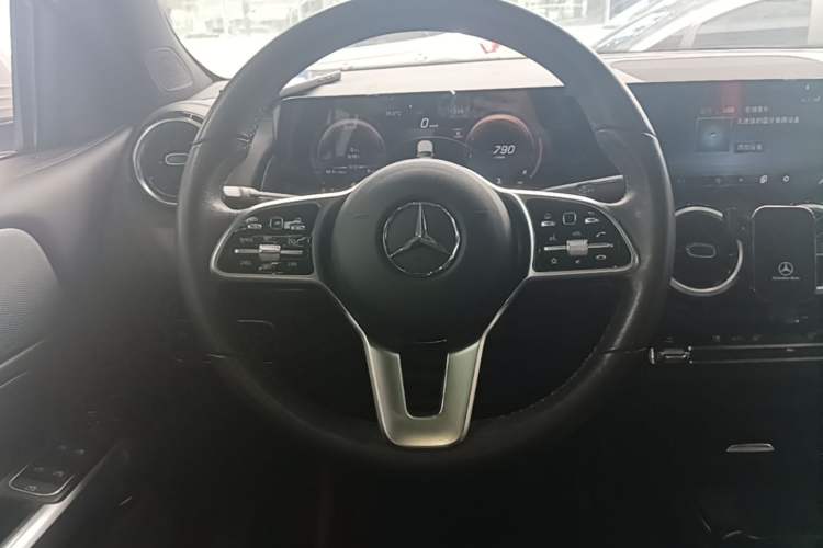 Used Mercedes-Benz GLB 2021 GLB 180 Dynamic Edition Steering Wheel