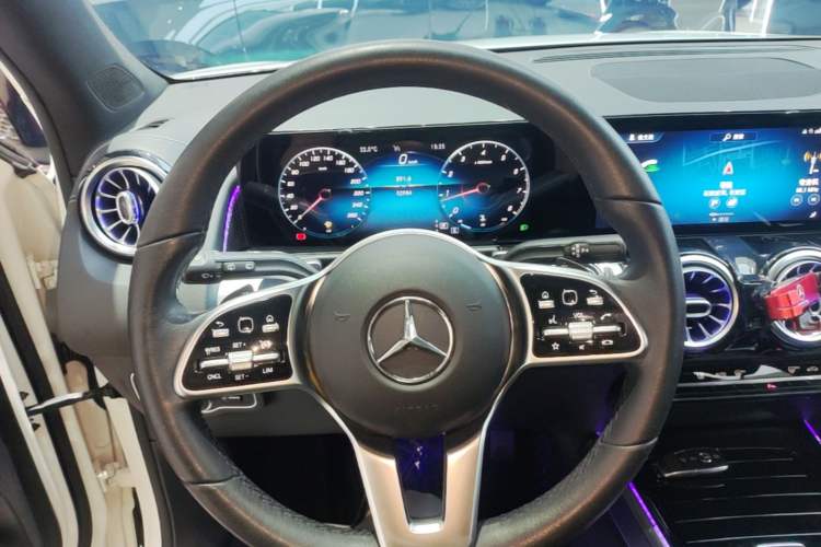 Used Mercedes-Benz GLB 2021 GLB 200 Dynamic Edition Steering Wheel