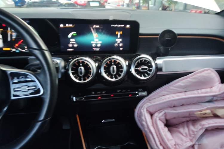 Used Mercedes-Benz GLB 2021 GLB 200 Dynamic Edition Audio And AC Panel
