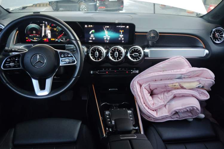Used Mercedes-Benz GLB 2021 GLB 200 Dynamic Edition Center Console