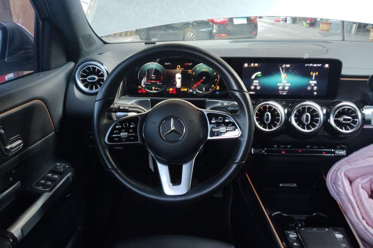 Used Mercedes-Benz GLB 2021 GLB 200 Dynamic Edition Steering Wheel