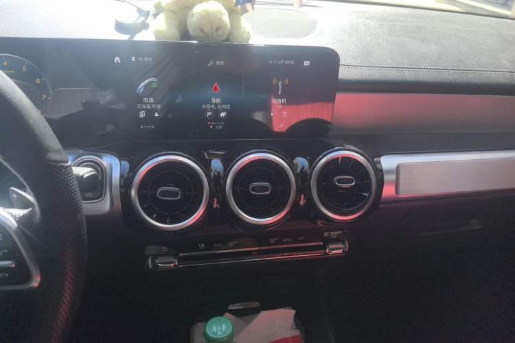 Used Mercedes-Benz GLB 2022 Second Facelift GLB 200 Fashion Edition Audio And AC Panel